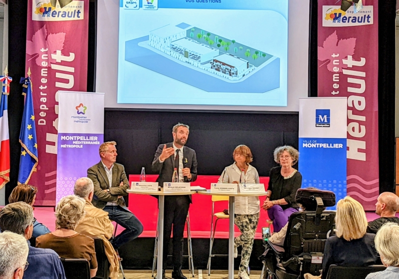 Photo de la réunion publique suite à la résorption du bidonville